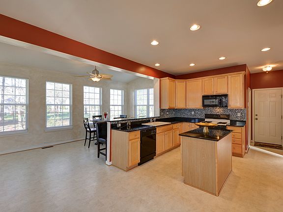 5th image of 7909 Point Hollow Dr