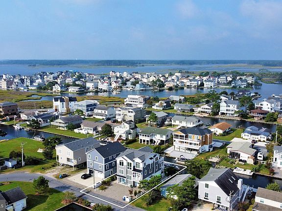 2nd image of 105 Bayshore Dr
