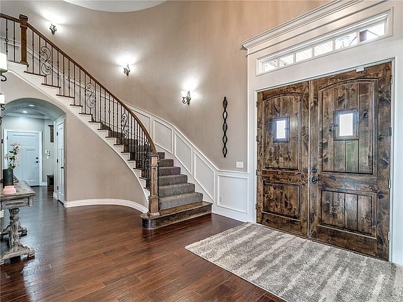 5th image of 22057 White Pine Cir