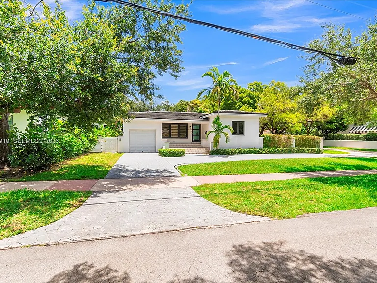 1015 Pizarro St — Photo 40