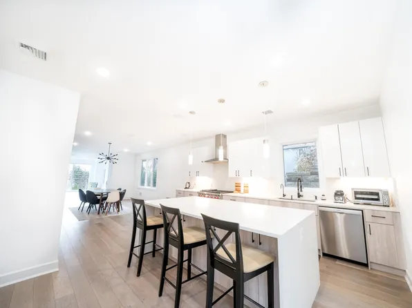 496 Undercliff Avenue image 6 of 52