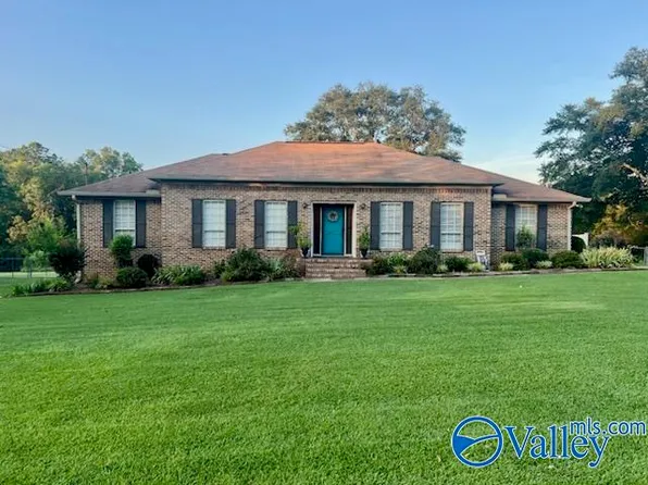 403 Mountain Lake Cir, Rainbow City, AL 35906