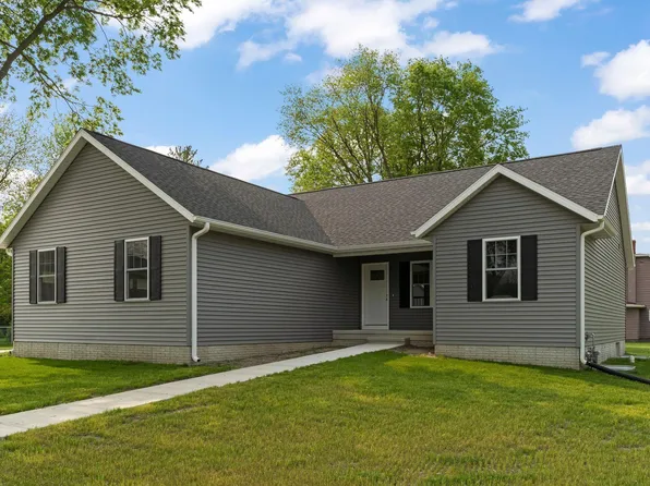513 3rd St NW, Independence, IA 50644