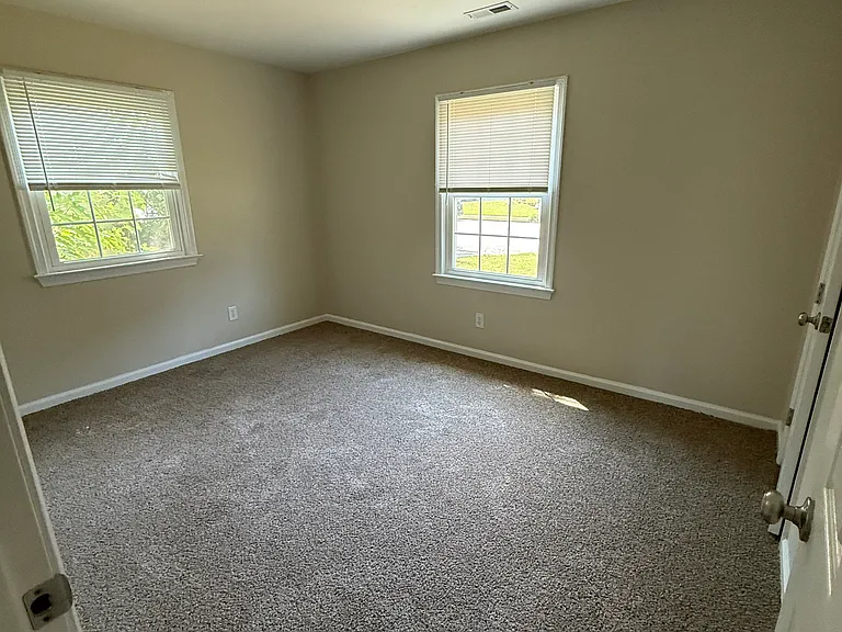 226 Colony Rd — Photo 8