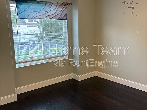 3rd image of 2191 E Loch Lomond Dr