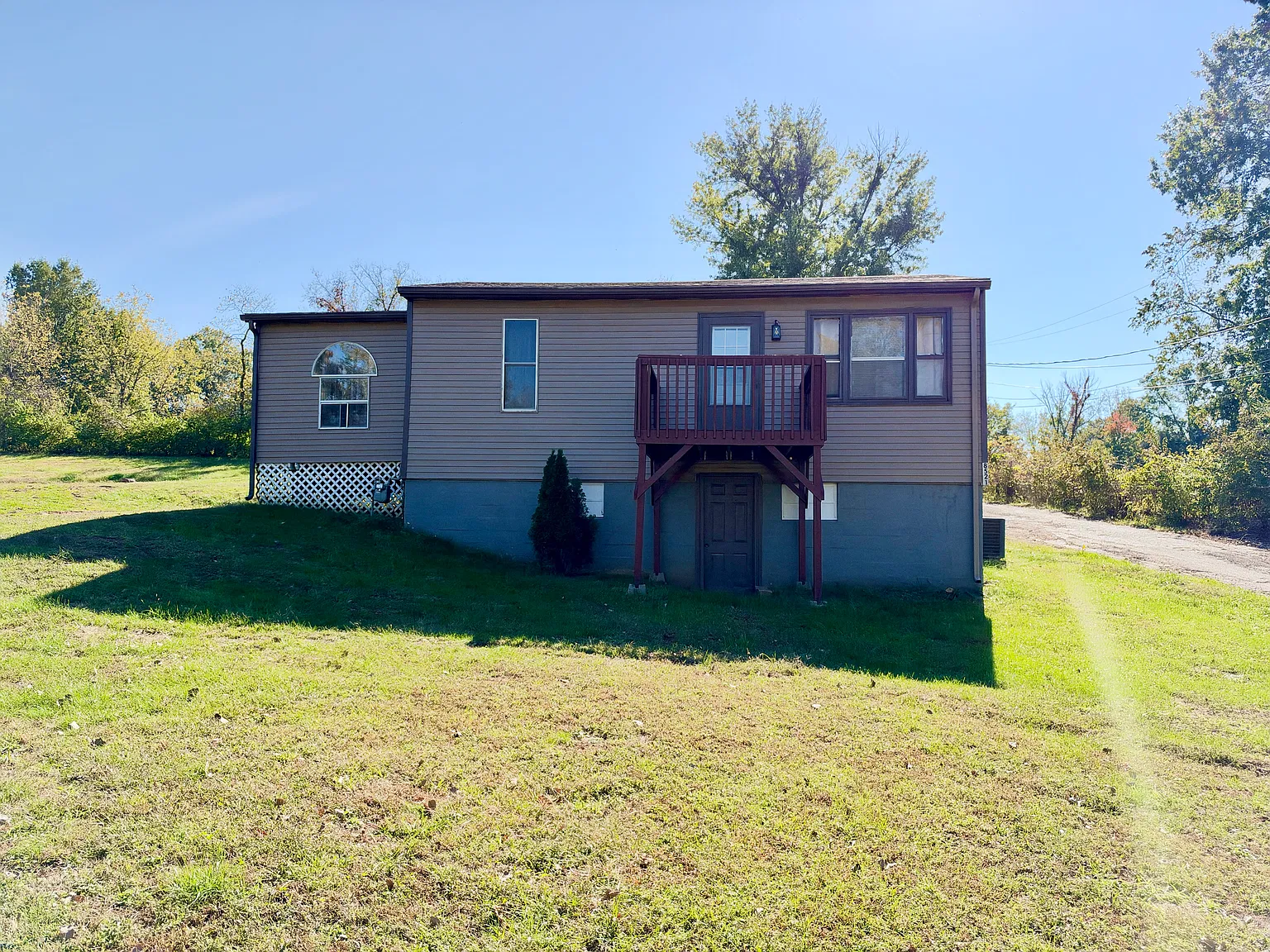 8521 Riverview Ave — Photo 1
