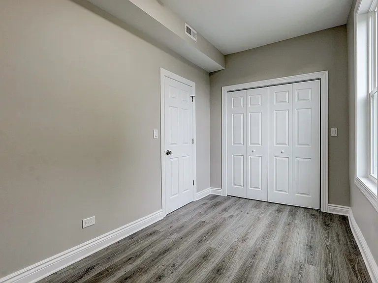 2815 N Hamlin Ave #2R — Photo 7