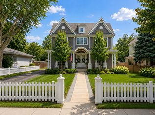 307 E Hillside Ave, Barrington, IL 60010
