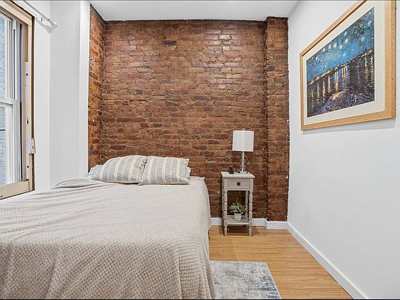 3rd image of 206 E 81st St APT 4