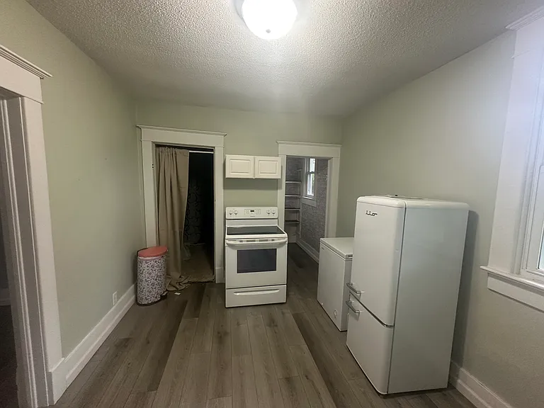 422 Stephen Ave — Photo 12