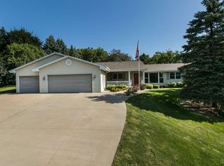 1370 Kelly Ln, Dubuque, IA 52003