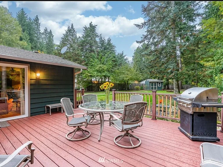 20915 W Richmond Rd — Photo 2