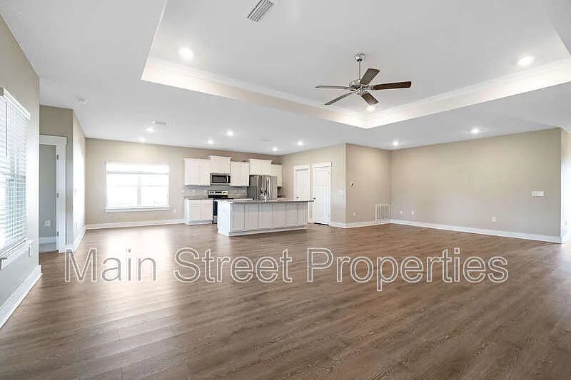4 bed, 3.0 bath, 2304 sqft, $2,395 — Photo 3