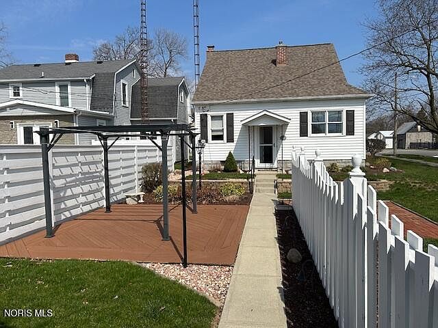 1st image of 148 E Lynn St