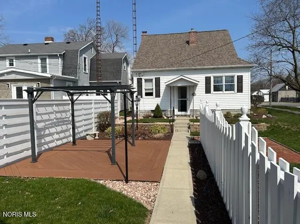 148 E Lynn St, Edgerton, OH 43517