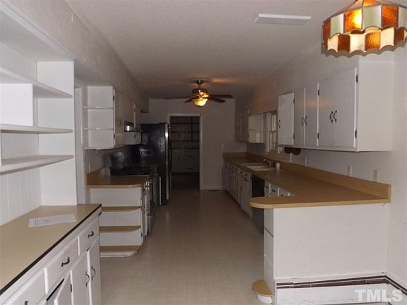 3rd image of 803 Woodland Dr
