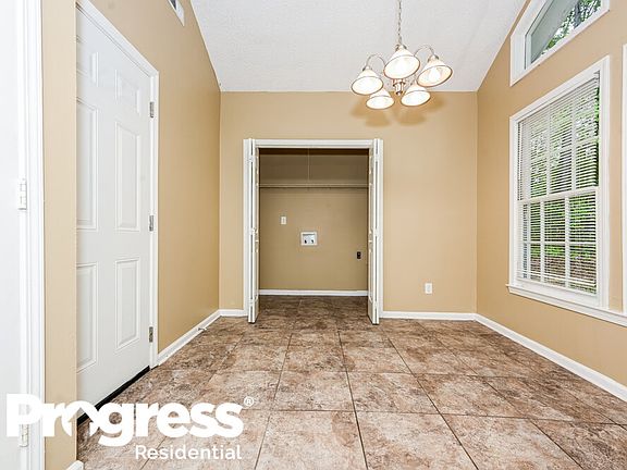 5th image of 30 Christian Woods Ct SE