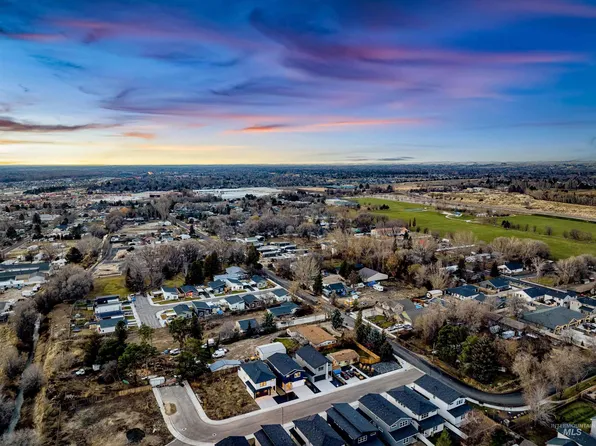 8173 N Breezy Ave, Boise, ID 83714