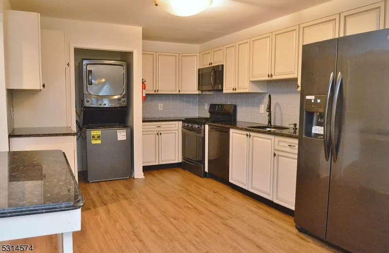 3 bed, 2.5 bath, $3,600 — Photo 2