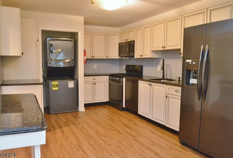 3 Donna Dr — Photo 2