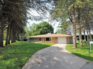W3563 Park Dr, Lake Geneva, WI 53147