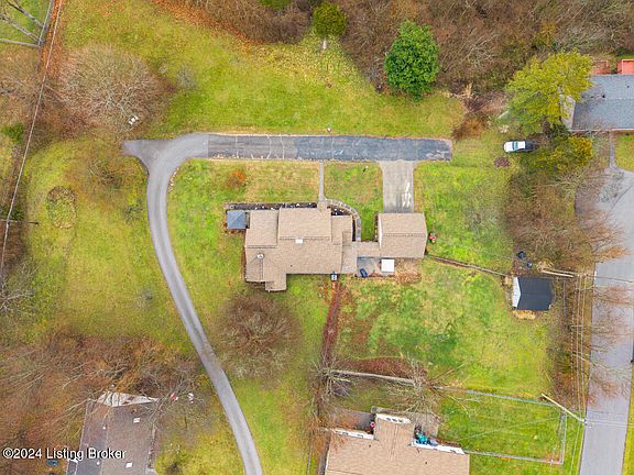 3rd image of 621 Clover Dr