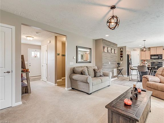 3rd image of 107 Northwood Ln