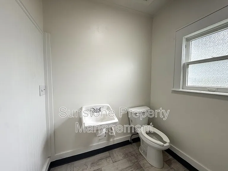 103 W 3rd St — Photo 12