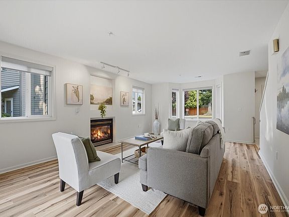 4th image of 321 SE Orchard Dr. #13
