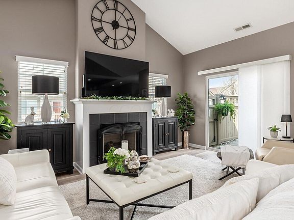 4th image of 307 Nicholas Dr #46