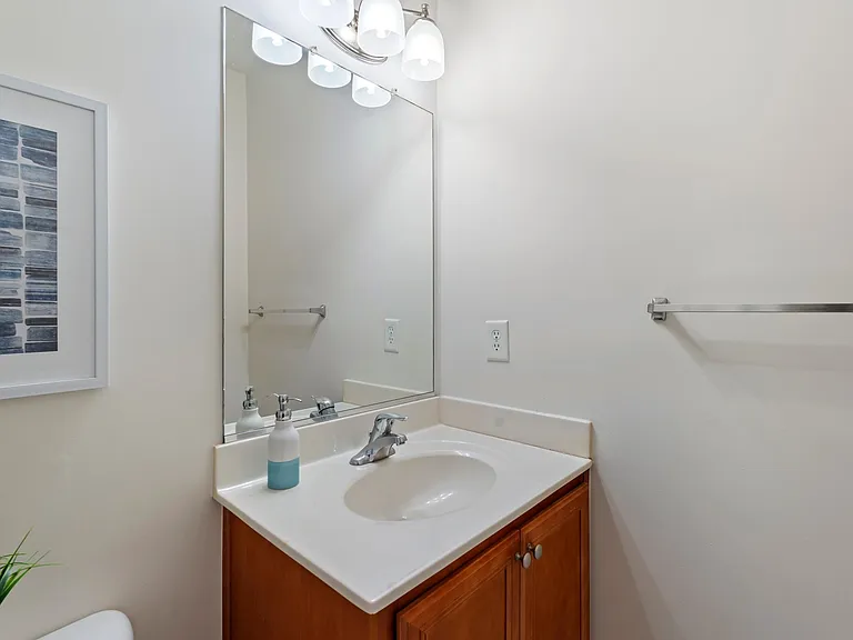 650 Claire Ln — Photo 5