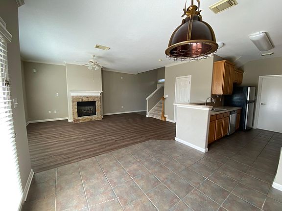 3rd image of 1101 Parmer Ln APT 205