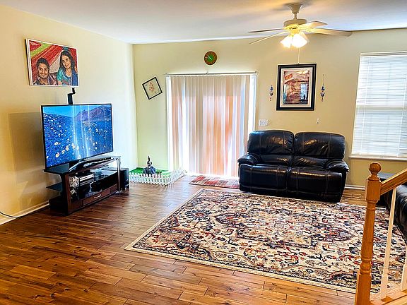 3rd image of 813 Brodhead Dr
