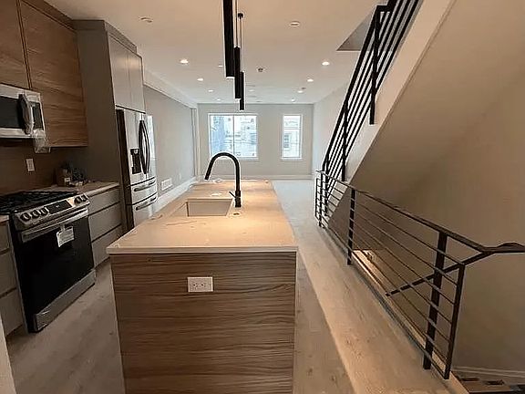 5th image of 1603 S 22nd St APT 2