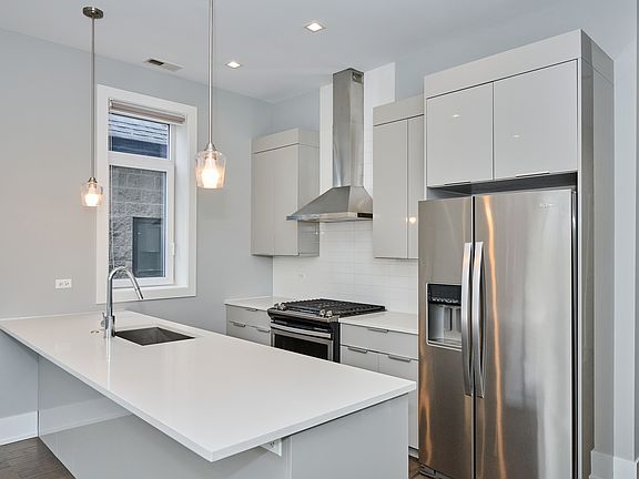 3rd image of 1338 W Cullerton St #11383296