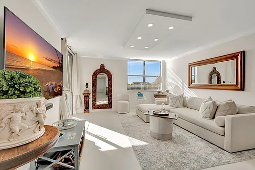 600 Egret Cir Photo 1