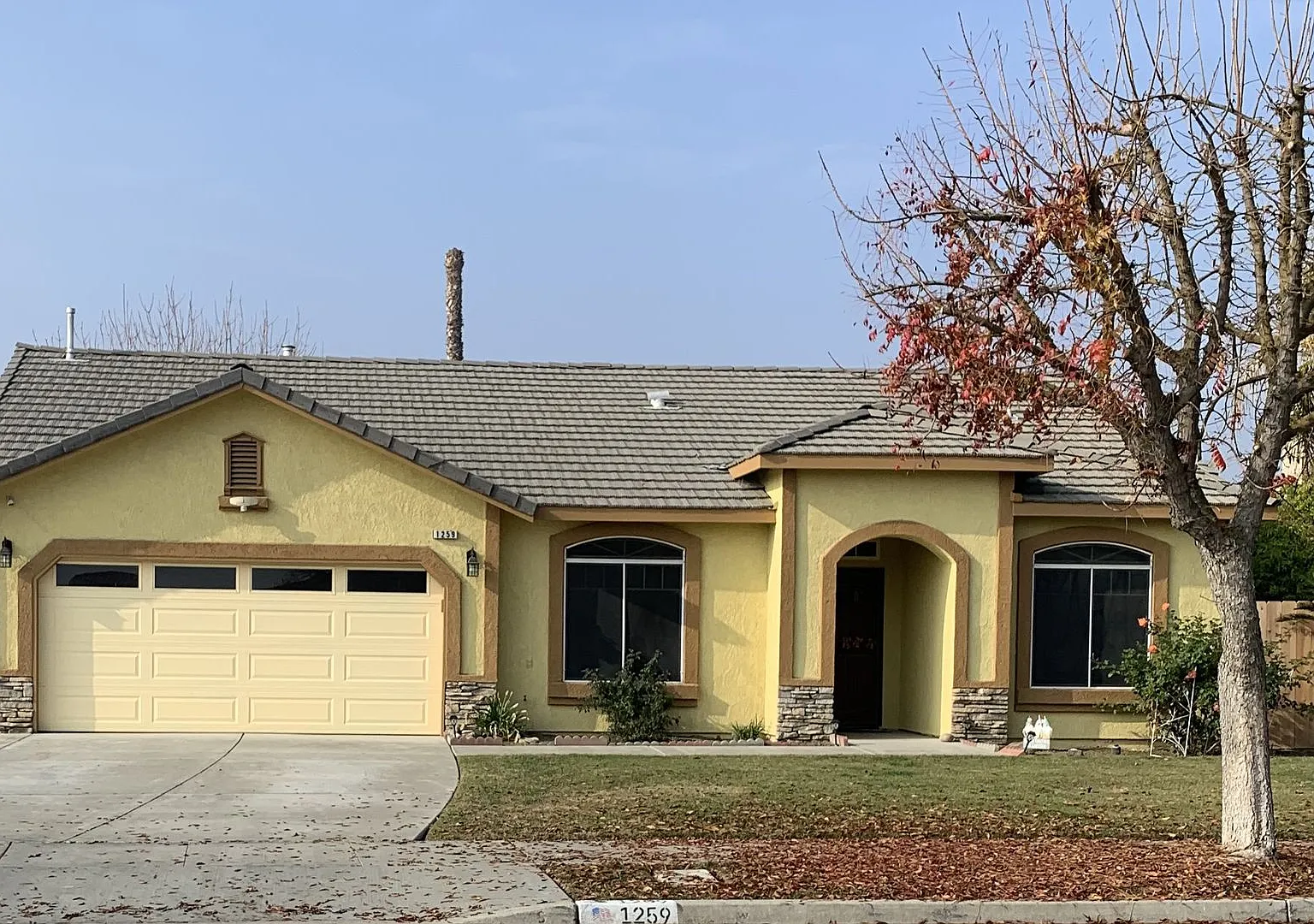3 Bedroom Home 2 Bath Solar Home — Photo 1