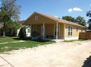 414 E 3rd St, Taylor, TX 76574