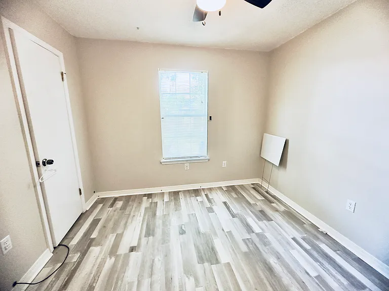 1771 Guildford Ct — Photo 18