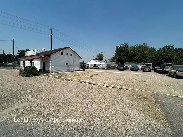 102 E 2nd St — Photo 6