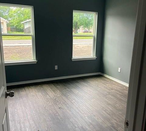 3rd image of 3320 Polk St