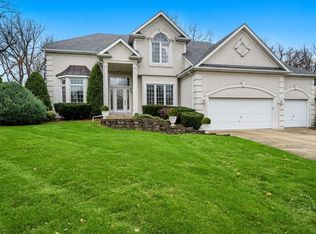 1070 Ridgewood Dr, West Chicago, IL 60185