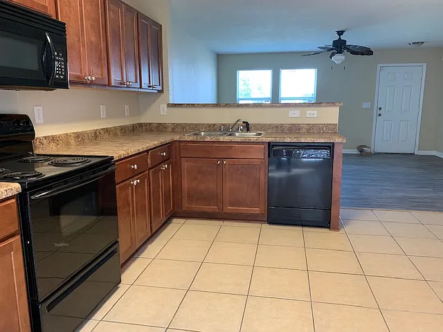 3 bed, 1596 sqft, $1,450 — Photo 4