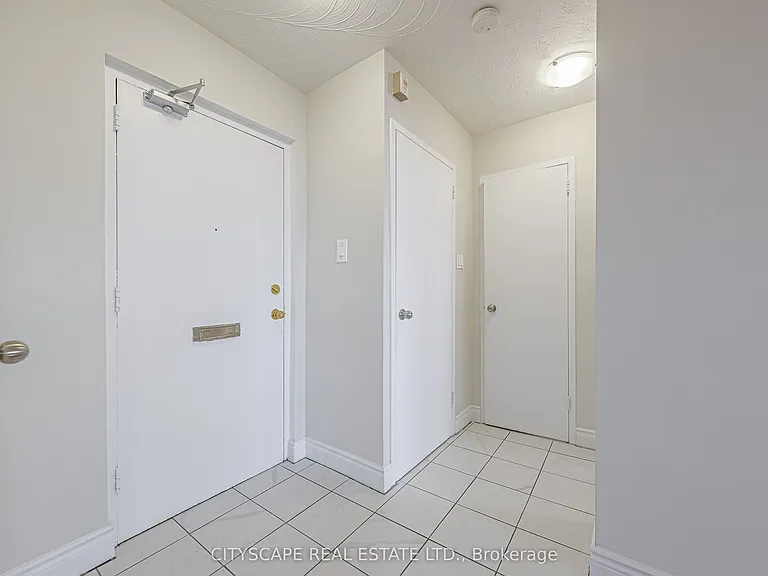 100 Rowena Dr #712 — Photo 3