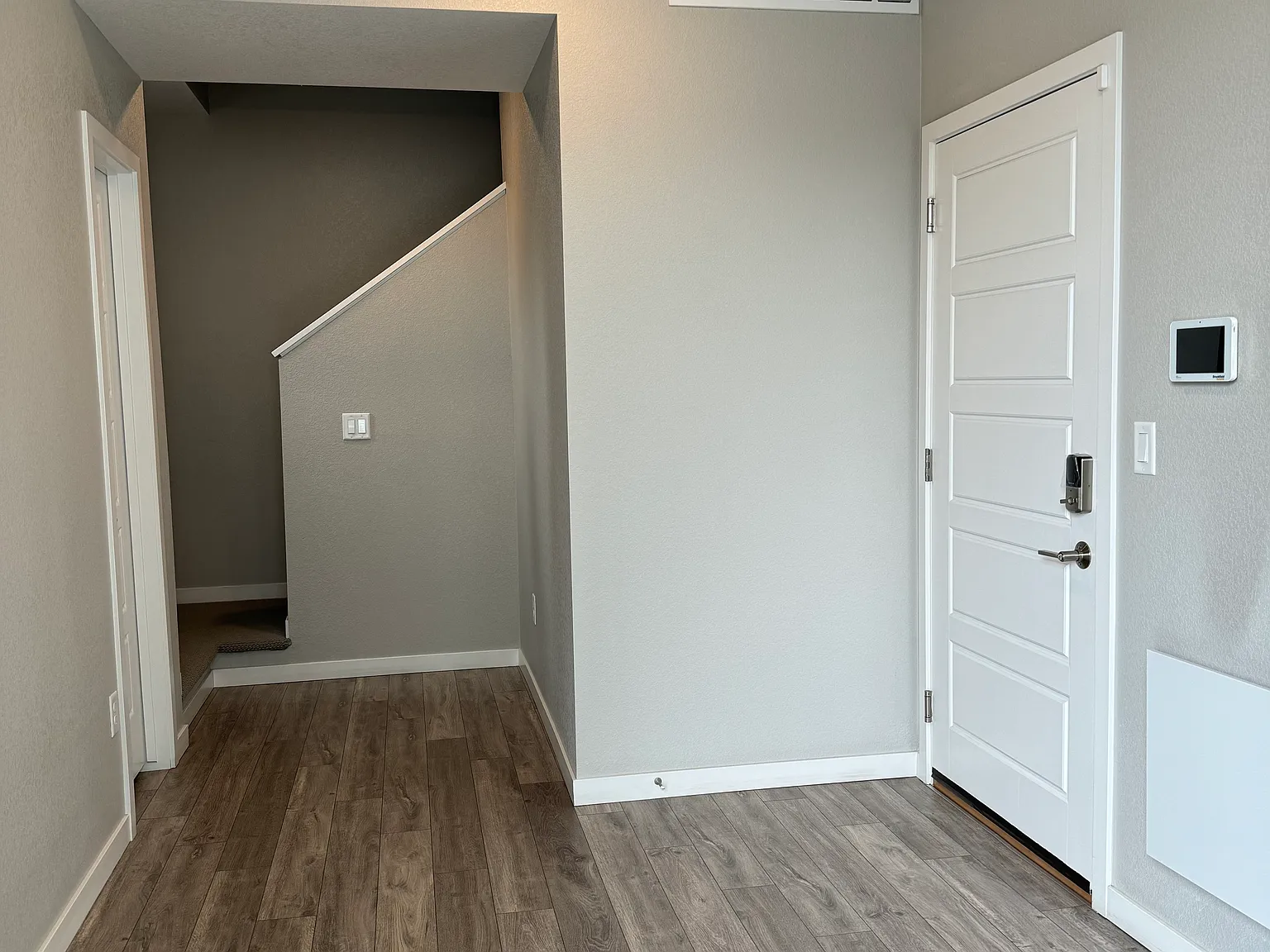 3 bed, 1971 sqft, $3,300 — Photo 2