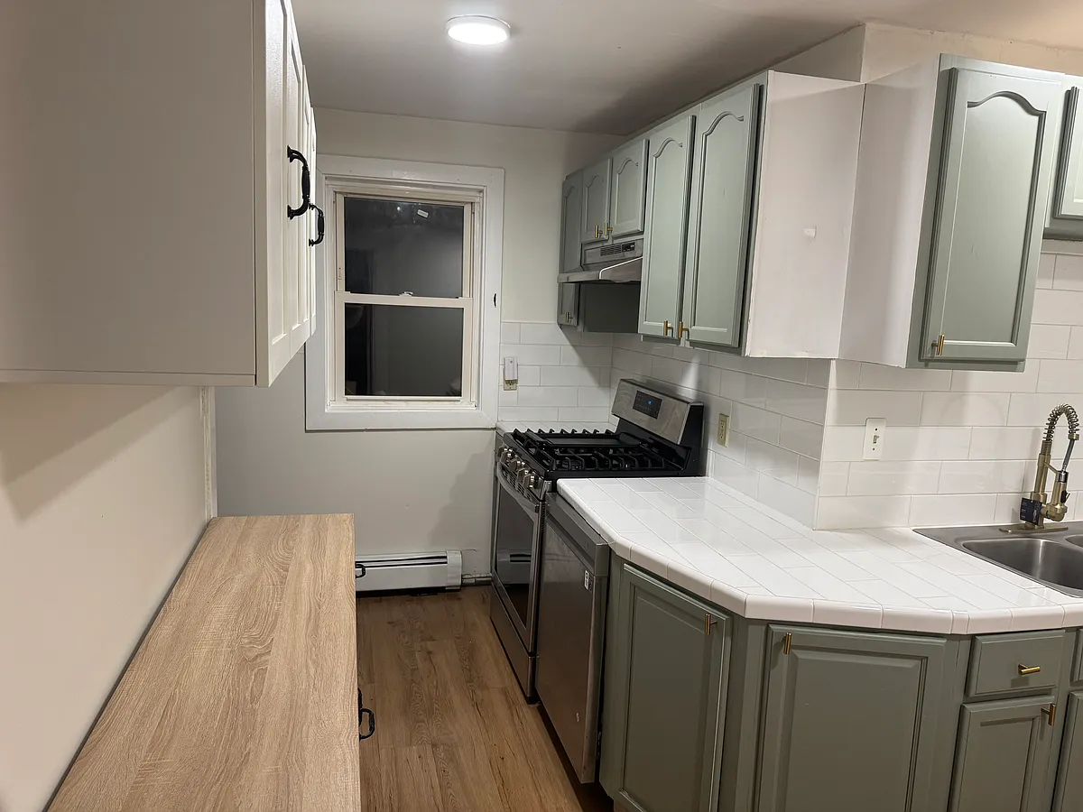 Building Photo - 160 Washington St #2