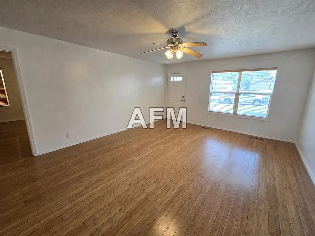 207 Cedar Pk Cir — Photo 3