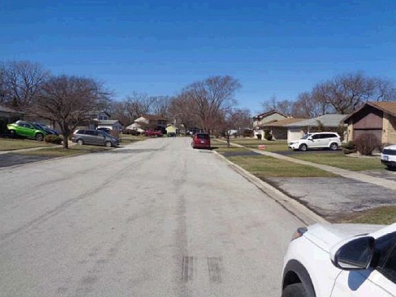 Exterior Neighborhood (street photo)