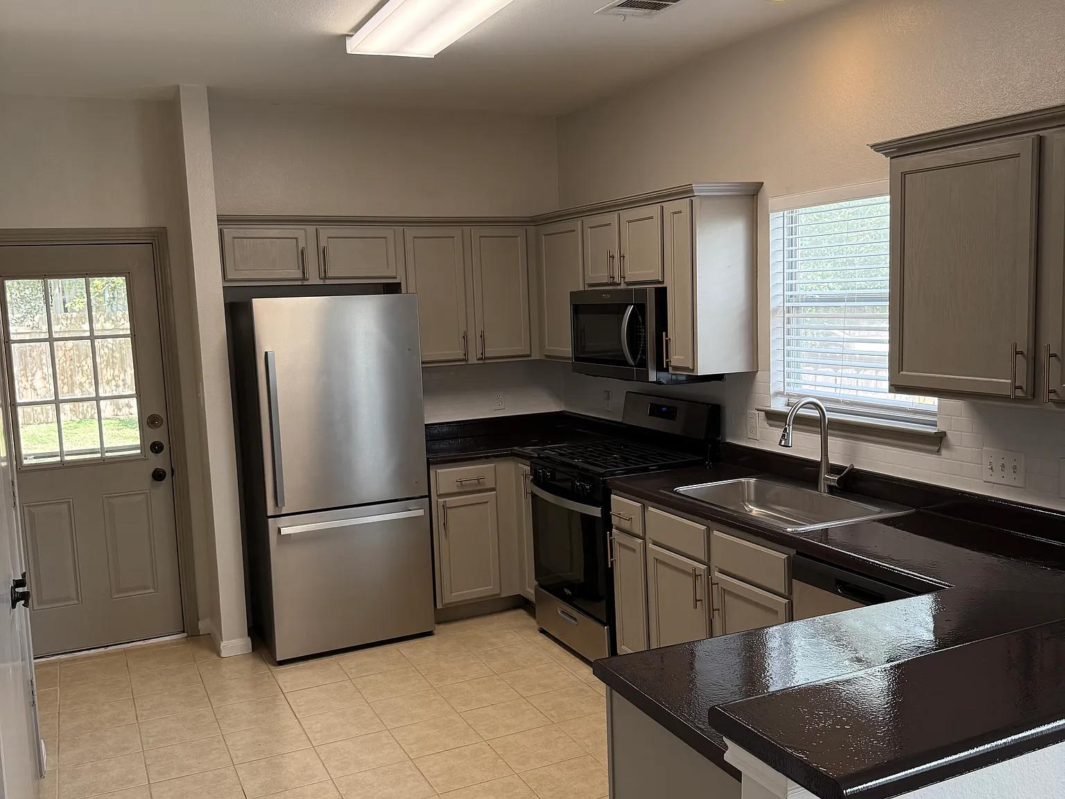 3 bed, 1150 sqft, $1,650 — Photo 2