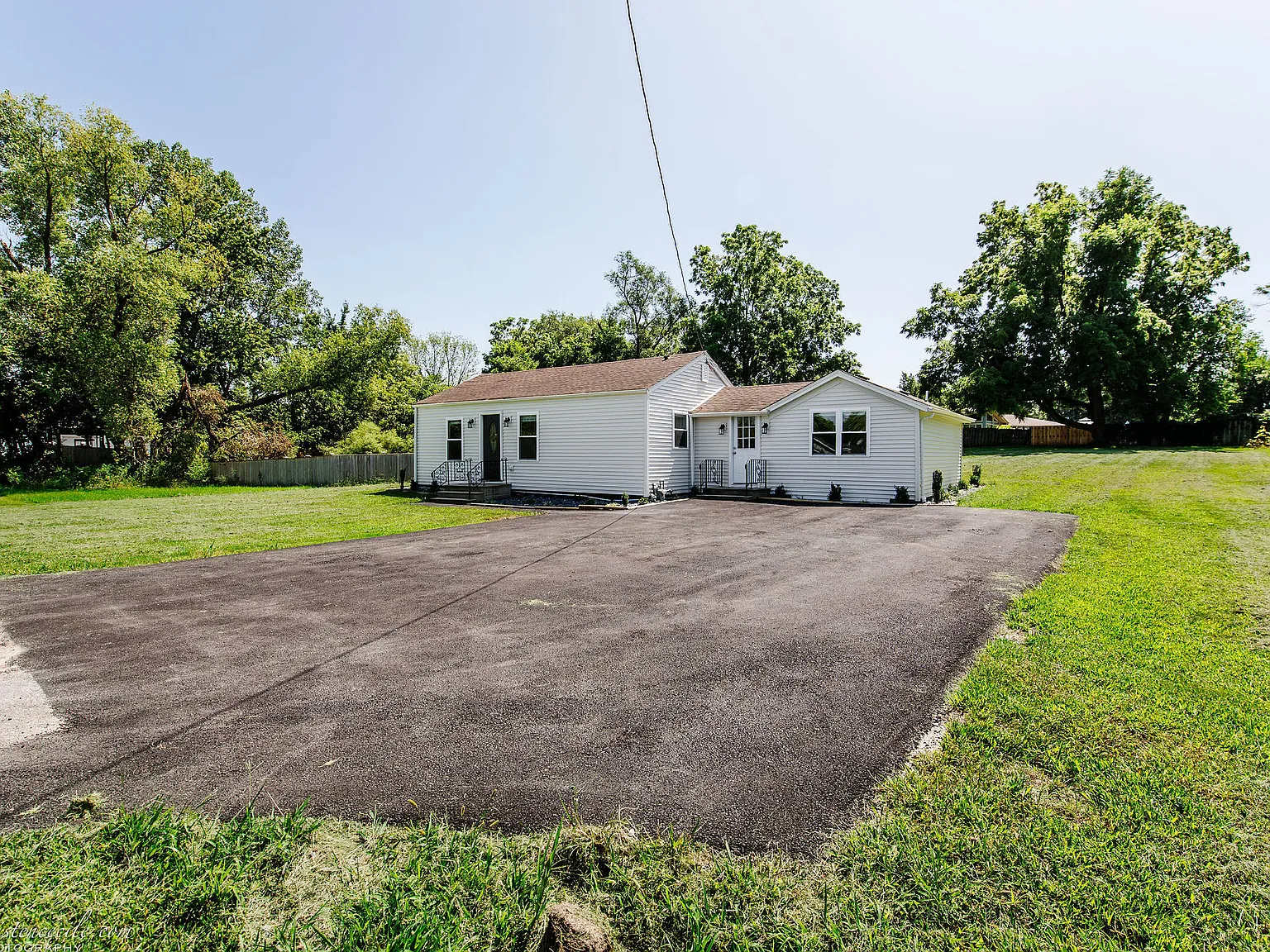 3 bed, 1300 sqft, $3,300 — Photo 2
